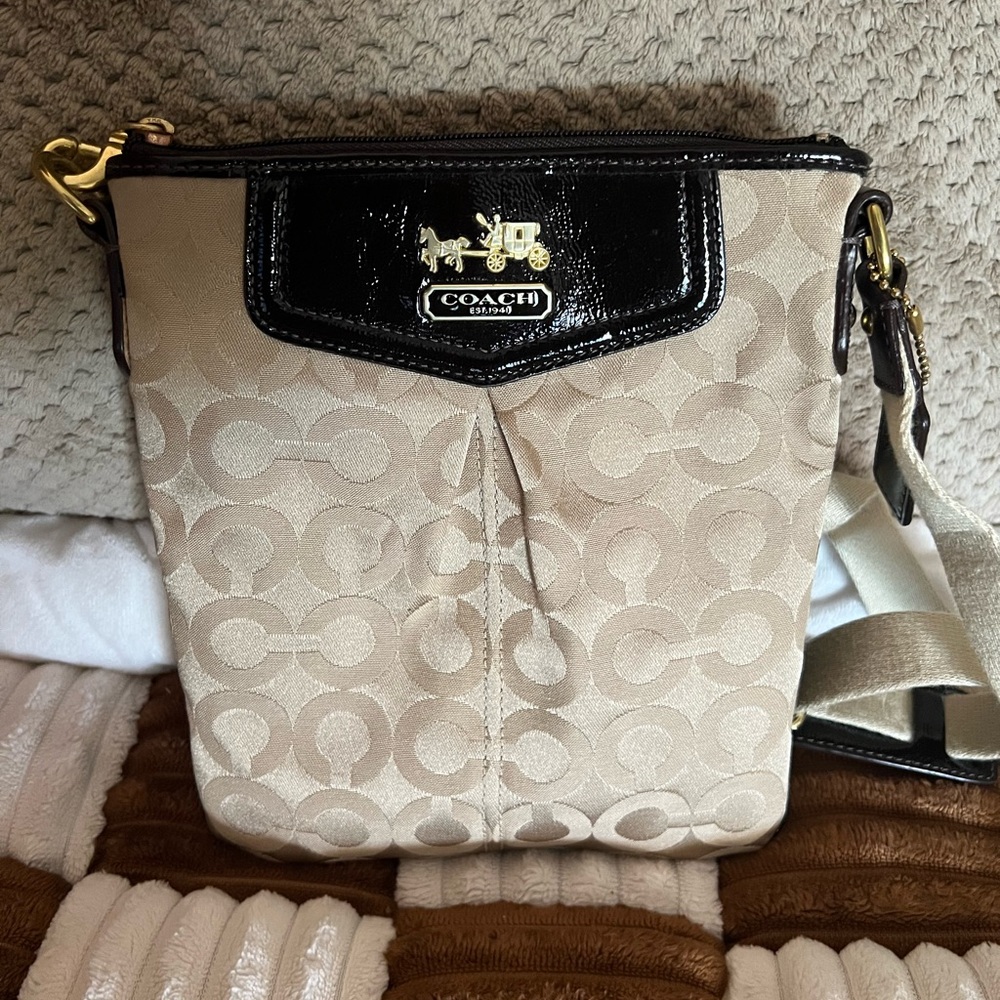 Coach Madison Swingpack in Khaki NWTS!